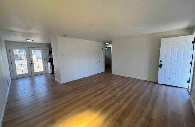 R2212 - Pinewood Apartments photos photos