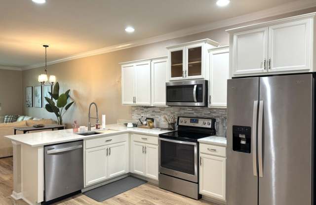 Updated Townhome in Gated Magnolia Park! Gallery 3