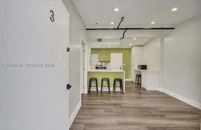 1085 NE 126th St Gallery 4
