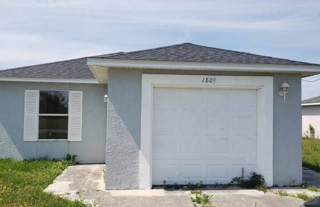 Cozy 3Bed/2Ba Home, Centrally Located! *1/2 Off Security Deposit for Active-Duty Military!!* - 2809 East 17th Street, Cedar Grove, FL 32405