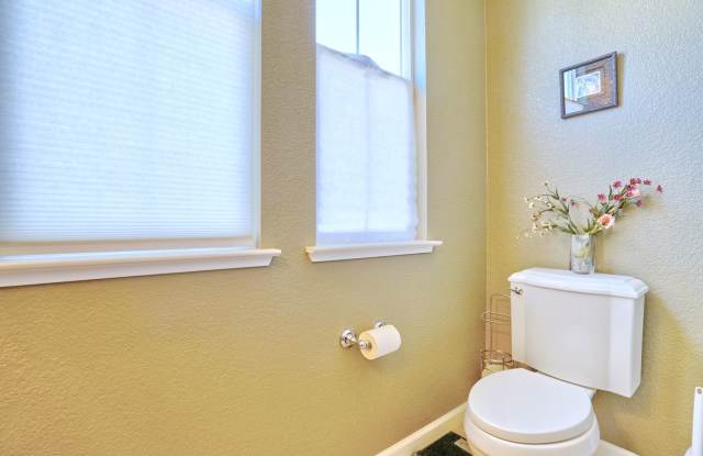 Light, Bright and Warm 2 Bedroom, 2.5 Bathroom Townhome - 440 Bedford Loop, Mountain View, CA 94043