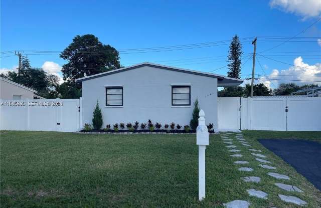 1541 N 71st Ter photos photos