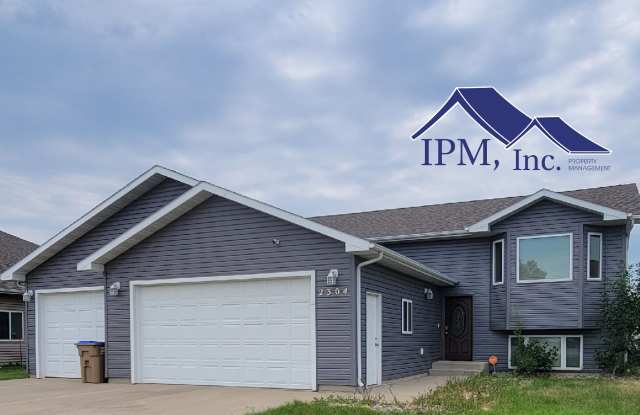 2304 4th Ave SW - 2304 4th Avenue Southwest, Minot, ND 58701