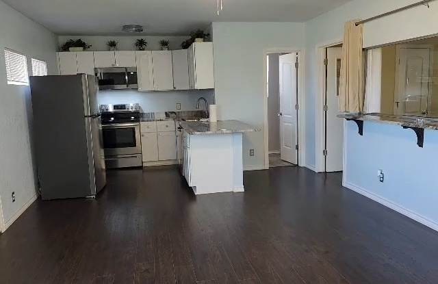 830 Comanche Trail Gallery 3