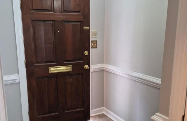 NEW LISTING!!!!! Gallery 4