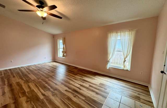 3 Bedroom 2 Bath in Lakeland Gallery 4