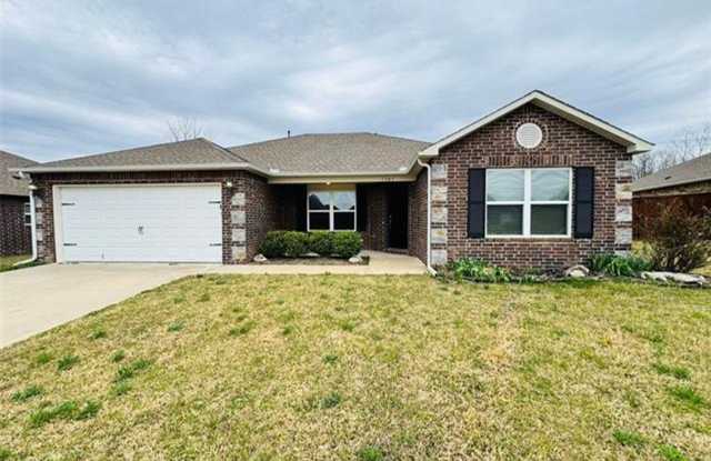 4 bed/2 bath newer construction in prime location in Claremore! photos photos