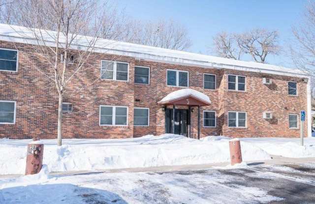 301 W Bert Street - 301 West Bert Street, Lake Crystal, MN 56055