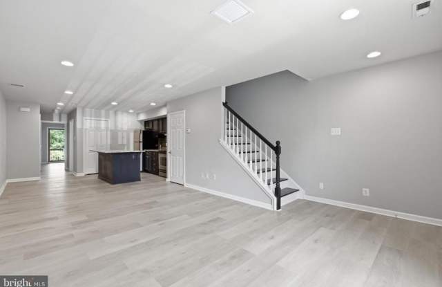 27-B DARIEN Gallery 2