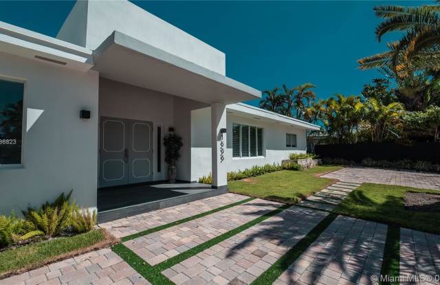 1535 Cleveland Rd - 1535 Cleveland Road, Miami Beach, FL 33141