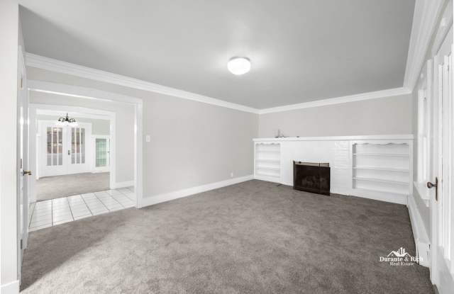 Single Family Home in Historic Oak Park Neighborhood Gallery 4
