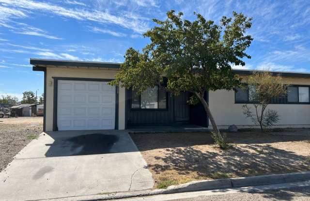 4BD/2BA In La Mirage. Nice Backyard! photos photos