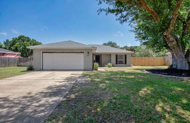 Comfortable 3-Bedroom Home in Navarre! photos photos