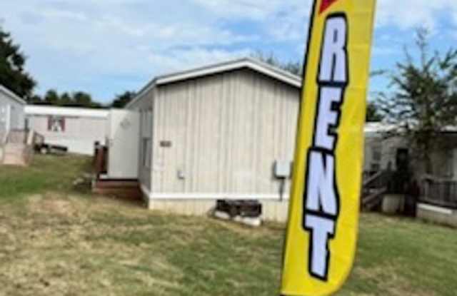 Beautiful 3-Bedroom Manufactured Home – Unit 510 W Alabama - 510 West Alabama Avenue, Chickasha, OK 73018