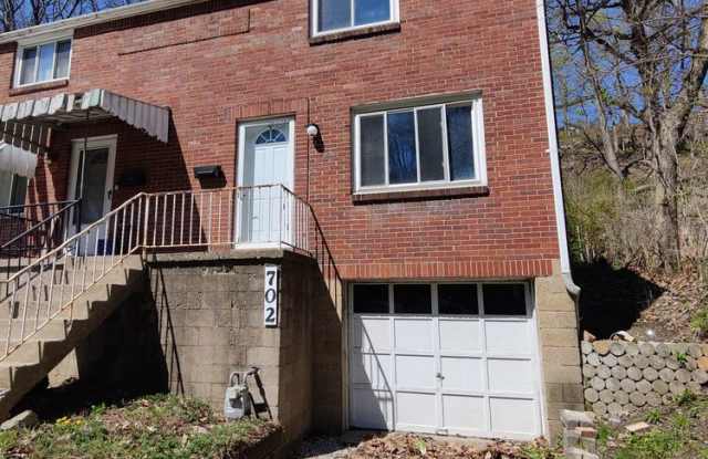 *Recently Updated 2BD/1BA Duplex Available in Carrick* photos photos
