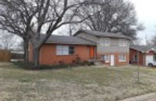 2224 W Admiral Gallery 1