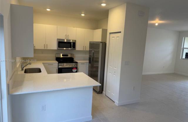 2876 SE 25 Avenue 2876, Homestead, FL 33035 Gallery 3