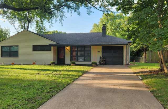 3BR, 2BTH Beautiful ranch style home with new updates close to walking/biking trails and recreation! photos photos