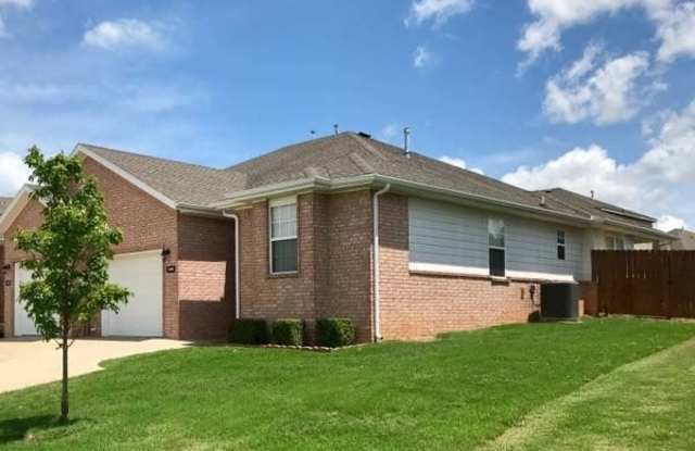218 Copper Oaks Dr - 218 Copper Oaks Drive, Centerton, AR 72719