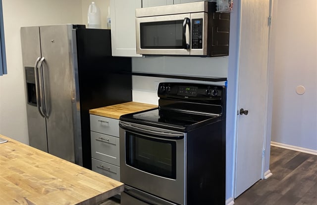 318 South 174th Place - 318 South 174th Place, Burien, WA 98148