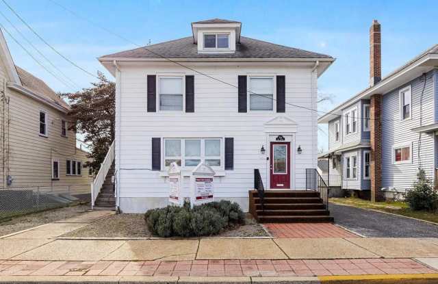 706 N HIGH Street N unit: 2 photos photos