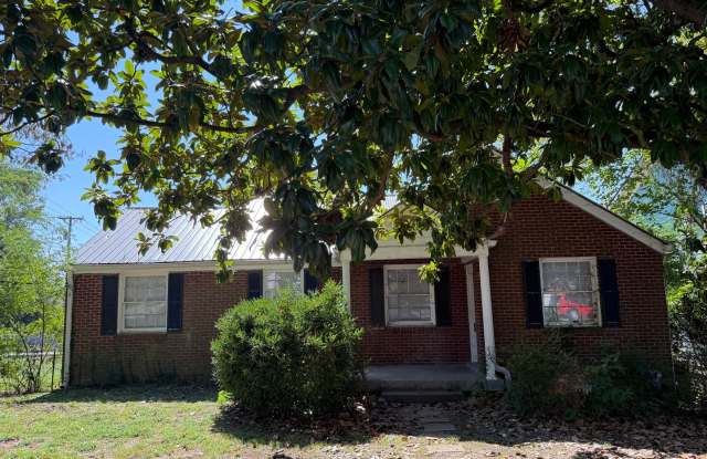 Pet-Friendly 3-Bedroom Home with Fenced Yard and Parking in Nashville, TN photos photos