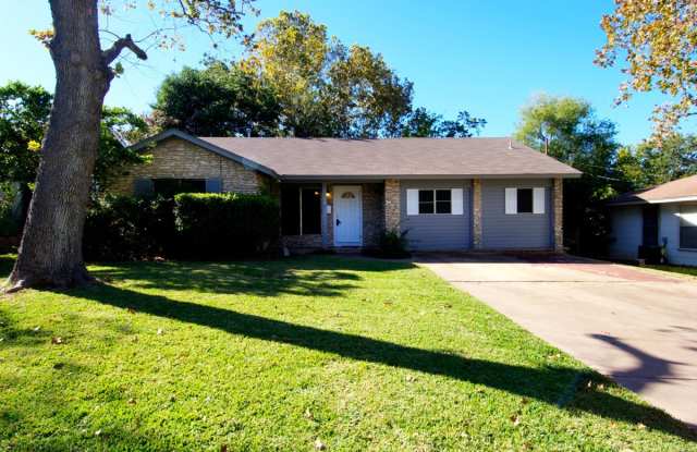 Nice 4 bed 2 bath on tree shaded lot! - 2614 Little John Lane, Austin, TX 78704