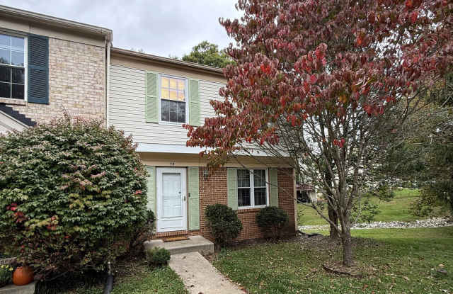 Wellington Valley End-Unit Townhome | Wooded Views, Deck & Finished Walk-Out Basement Gallery 1
