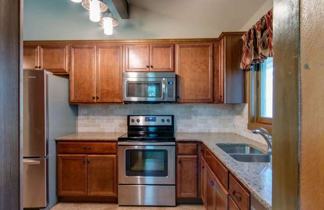 1841 Elaine Gallery 3