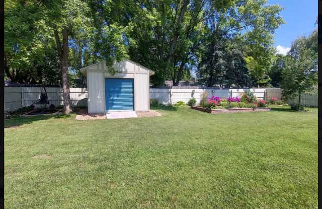 801 11 1/2 Avenue Southeast Gallery 2