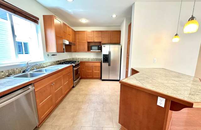 Spacious 3bed/3.5bath Townhome in West Seattle! photos photos