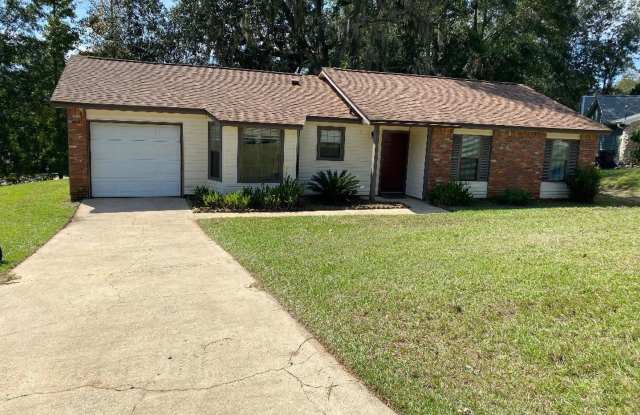LOVELY 3/2 in Eastgate w/ Granite Counters, Plank Vinyl Floors Throughout, Screened Porch, & Garage! Avail April 10th for $1895/month! photos photos
