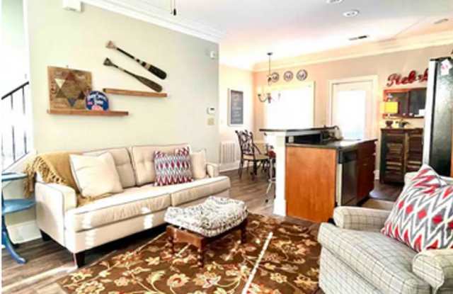 3 bed/3 bath Furnished/Unfurnished Gallery 3