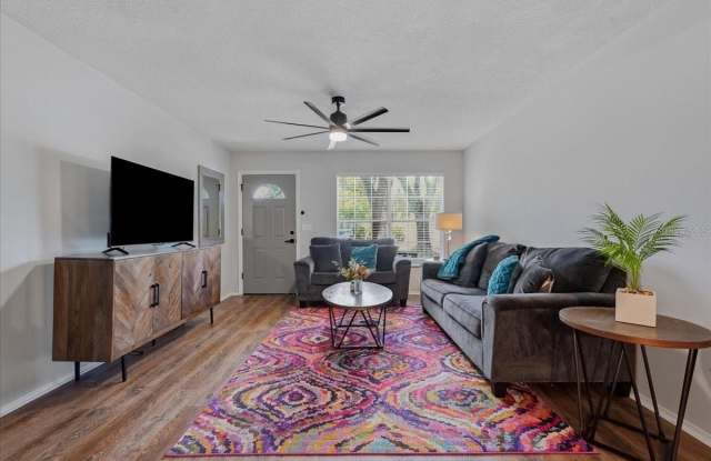 2120 FLETCHERS POINT Circle Gallery 4