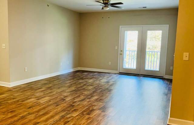 Room in 3 Bedroom Home at Hyde Glen Ln Gallery 3