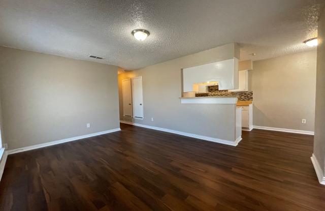 AVAILABLE NOW 2 bedroom 2 Bath Apartment In River Oaks Area! - 900 Isbell Road, Fort Worth, TX 76114
