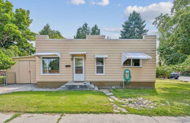$2,800 - 4 bed/2 bath House with fenced yard photos photos