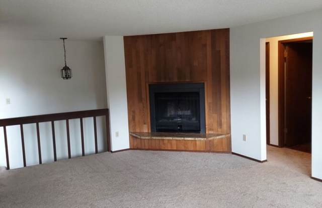 ***JUST REDUCED!!! 2 bed/2 bath home located in the heart of University Place. - 3902 70th Avenue Court West, University Place, WA 98466
