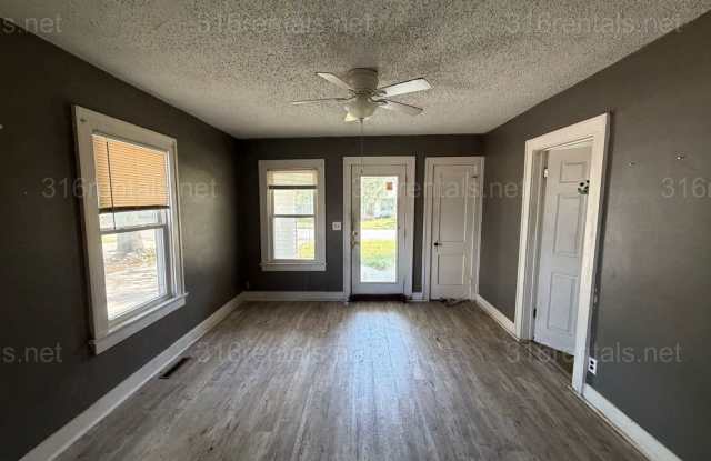 $999 - 2 bed 1 bath - Single Family Home Gallery 4