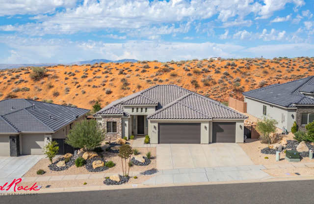 Stunning 4 Bedroom Home with Gorgeous Backyard! - 823 North Sandy Talus Drive, Washington, UT 84780