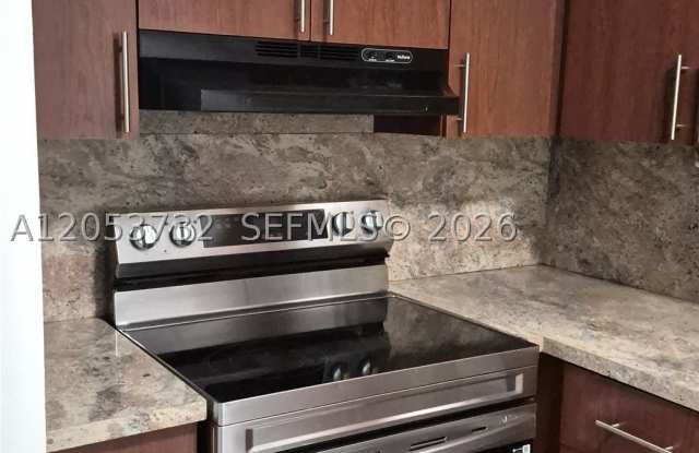 7220 Pembroke Rd photos photos