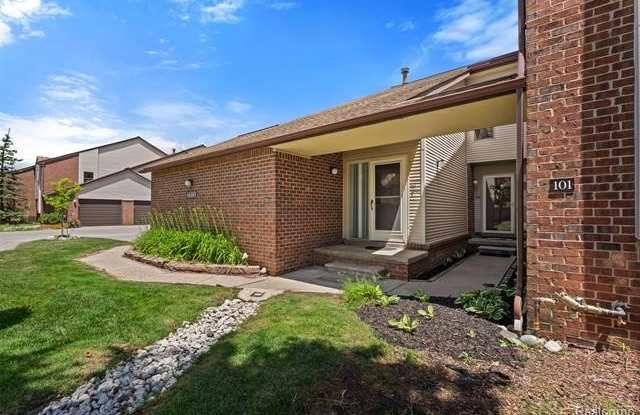 6680 Ridgefield Circle Gallery 2