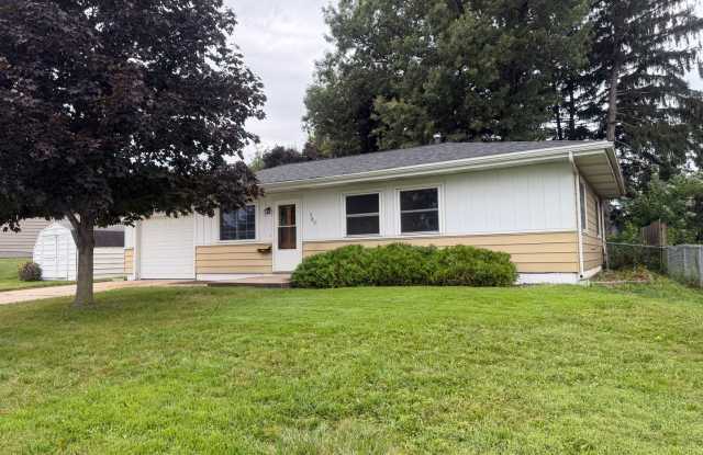Clean and fresh 3 bedroom on quiet street Gallery 1