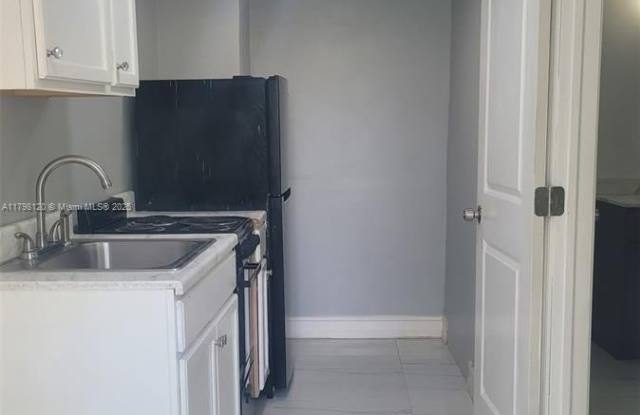6241 SW 17th St photos photos