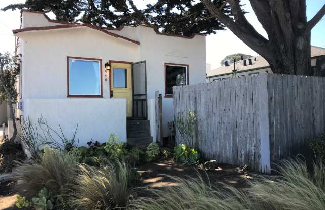 Local Gem with a View of the Rock, Clean and Comfy Home! photos photos