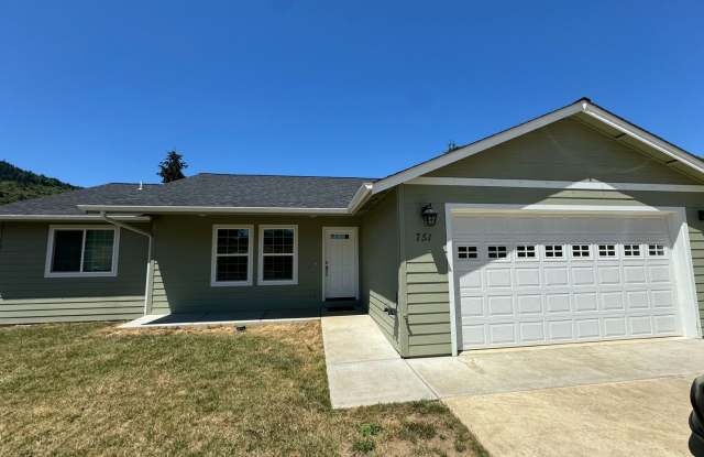 Newer Sutherlin 3 Bedroom Home in New Development Gallery 1