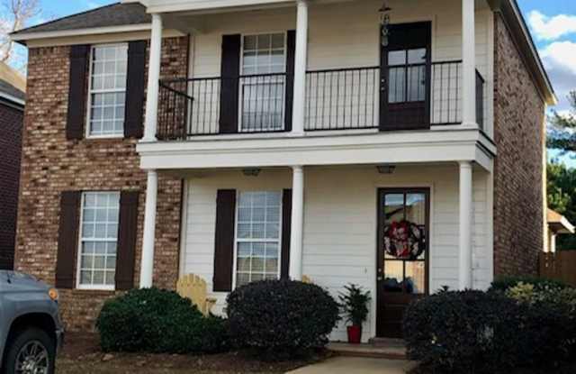 3 bedroom, 3 Bath in Oxford, small fenced yard. photos photos