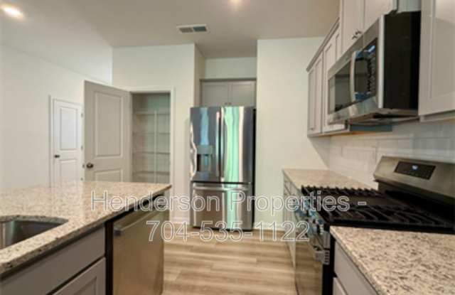 4035 Lawnview Dr Gallery 4