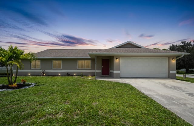590 Ridgewood Street Northwest - 590 Ridgewood Street Northwest, Port Charlotte, FL 33952