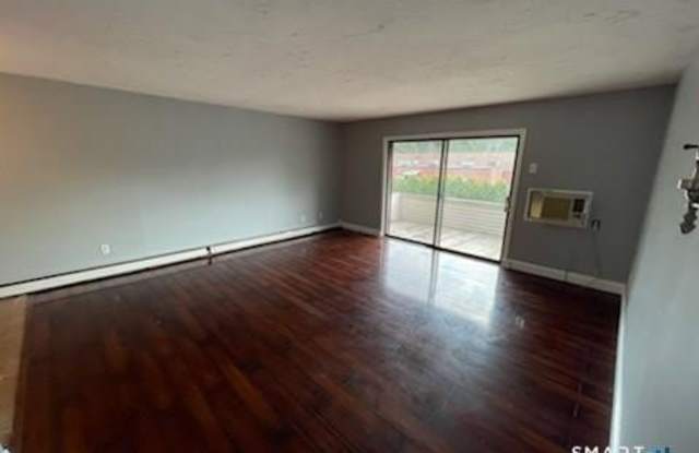 565 Talcottville Road Gallery 3